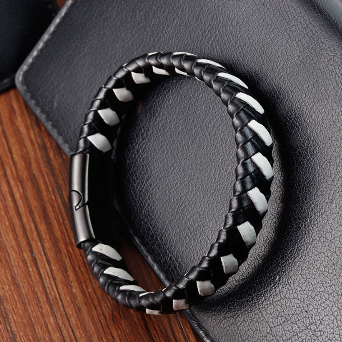 Svart armband för herr och dam